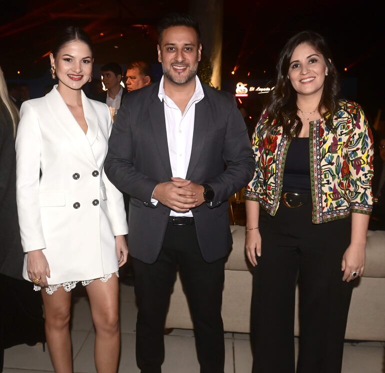 María Beatriz Aular, Osmar Colmán y Natalia Gill.