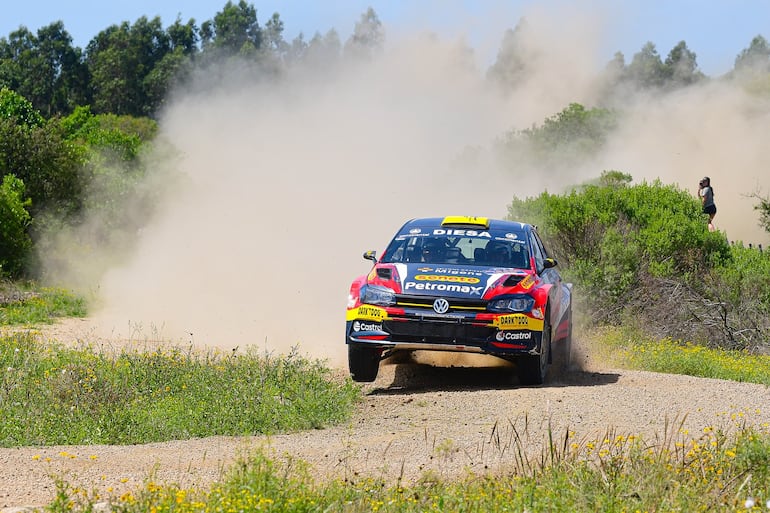 Gustavo Saba y Fernando Mussano (VW Polo GTI R5), hasta aquí, ocupan el tercer lugar del podio en Uruguay.