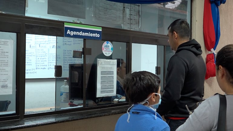 Hasta el Hospital de Clínicas llegan pacientes de todo el país. 