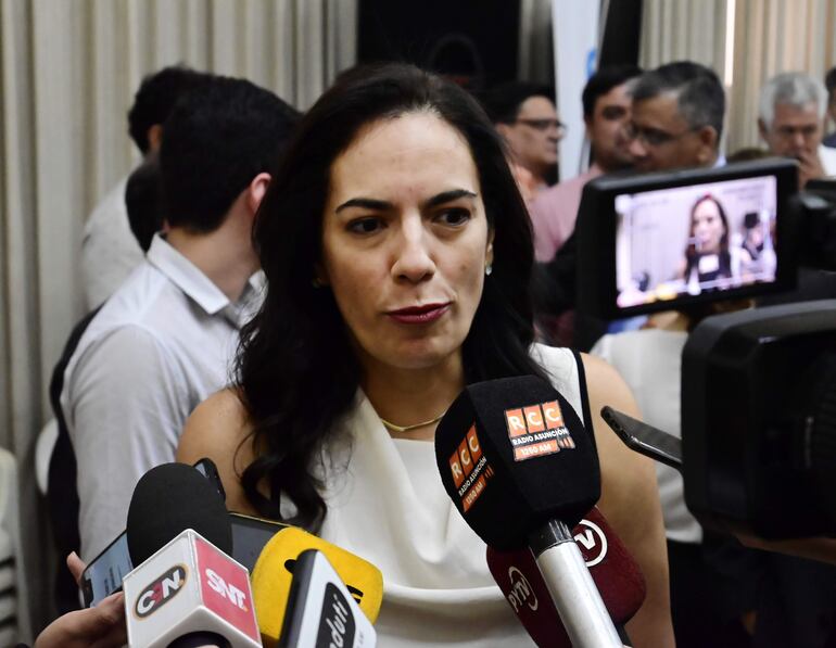 Claudia Centurión, ministra de Obras Públicas.