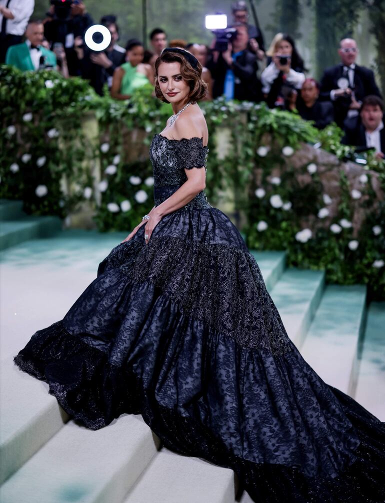 ¡Elegantísima! Penélope Cruz con su vestido de Chanel. (EFE/EPA/JUSTIN LANE)
