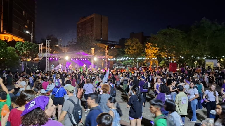 Concentración por el 25N en la plaza de la Democracia.