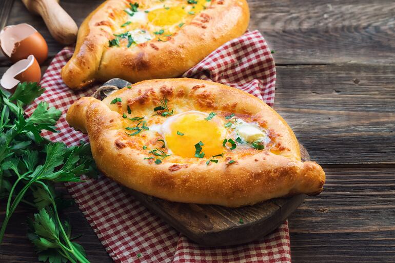 Khachapuri Ajarian, plato típico de Georgia.