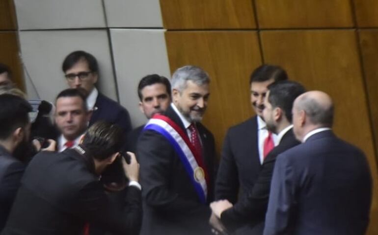 Mario Abdo Benítez, minutos antes de dejar el cargo de presidente de la República.