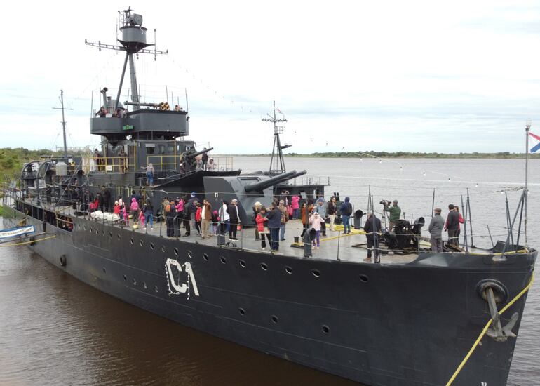 El Cañonero Paraguay zurcó nuevamente el río Paraguay con propulsión propia luego de 55 años.