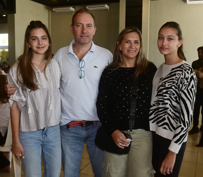 Paula Pereyra, José Pereyra, Matilde Rocca y Paz Pereyra.