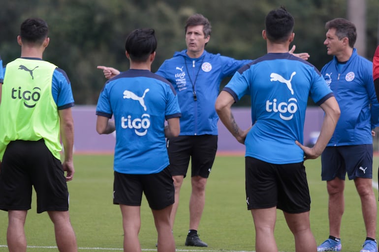 Práctica de la Selección Absoluta de Fútbol del Paraguay en el Centro de Alto Rendimiento en la ciudad de Ypane.