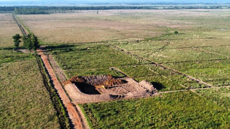 Aquí se puede observar que ya empezaron con los trabajos de la construcción de un vertedero en una zona que debería estar protegida.