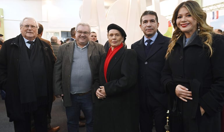 Eduardo Oswald, Jorge Baumann, Maris Llorens, José María Bogado y Melva De Gracia Han.