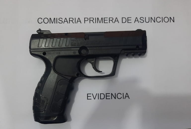 Replica de arma de fuego incautada.