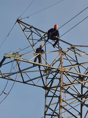 Montaje de línea de transmisión 500 kV.