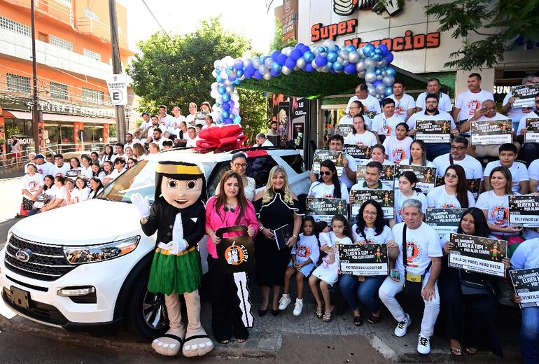 Patricia Noemí Fornerón recibió las llaves de la Ford Explorer 0 km que ganó en el sorteo realizado por Tupi.