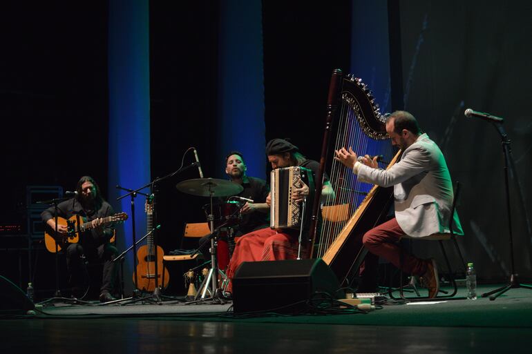 Chango Spasiuk y Sixto Corbalán en el Festival Mundial del Arpa.