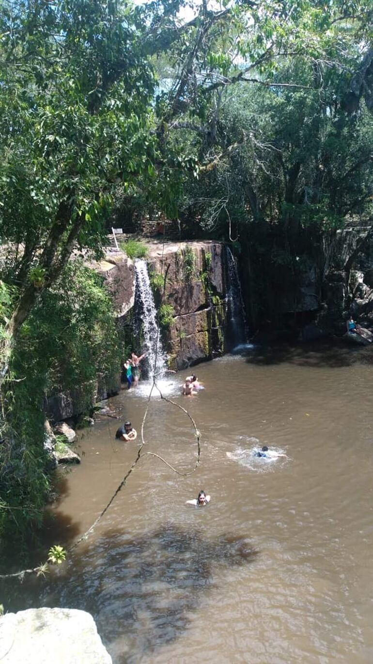 Dentro del parque nacional La Rosada de Ybycuí se puede disfrutar de los diferentes saltos naturales.