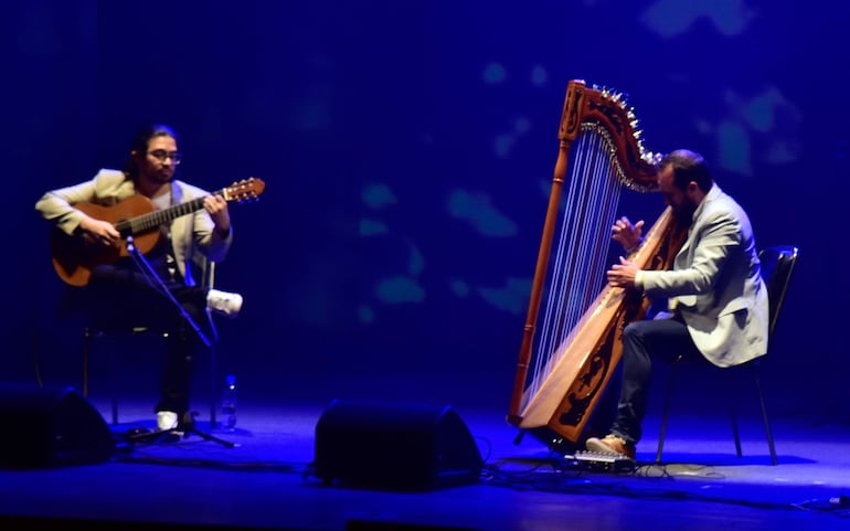 Pedro Martínez y Sixto Corbalán en el 15 Festival Mundial del Arpa, Asunción, octubre de 2022.