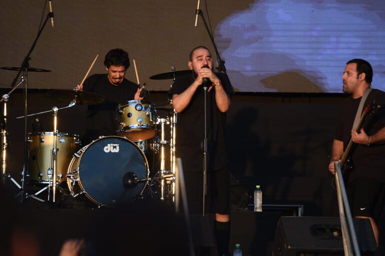 Banda paraguaya Ripe Banana Skins en el festival Asunciónico 2024 en el Parque Olímpico en Asunción Paraguay.