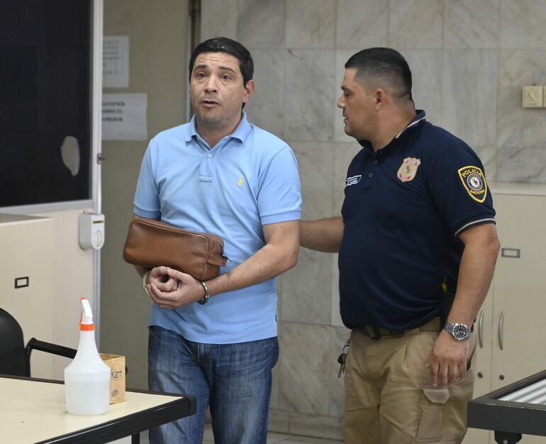 Juan Villalba, ex director de la PMT de Asunción, acusado de violencia familiar.