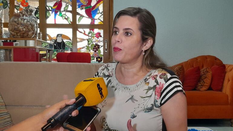 La senadora Kattya González (PEN).