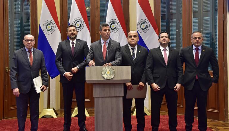 Segunda Cumbre de Poderes en el Palacio de López convocada por el Presidente Santiago Peña. 