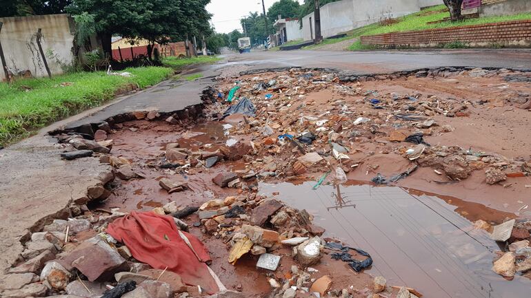 En estas condiciones se encuentra la calle Puerto Medín de Villa Elisa después de las últimas lluvias.