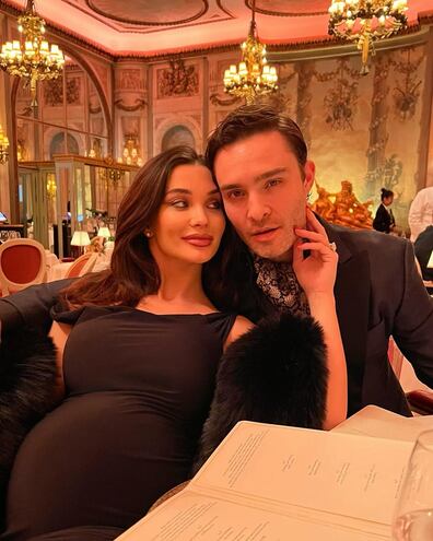 Ed Westwick llenó de mimos a Amy Jackson el día de su cumpleaños número 33.