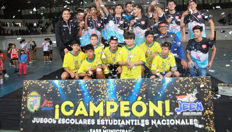 Los campeones de los Juegos Estudiantiles Escolares fase Municipal (JEEM).