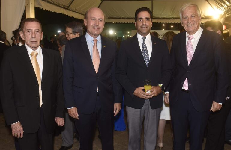 Anthony Chytil, Robert Bosch, el embajador de la República Dominicana, Julio Castaño; y Francisco Benavente, 