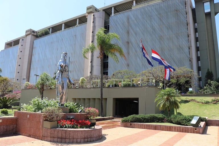 Fachada del Banco Central del Paraguay.