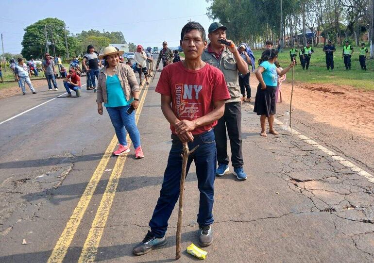 Indígenas cierran la ruta para exigir ayuda del Indi.