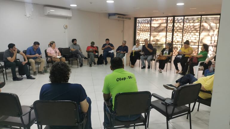 Varias organizaciones sociales y sindicatos se reúnen en la tarde de hoy en la sede del Sindicato Nacional de Trabajadores de la Administración Nacional de Electricidad (Sitrande)