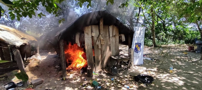 Policía desmanteló un campamento narco ubicado en la ciudad de Juan de Mena.