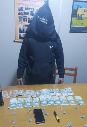 Detienen a joven con presunta cocaína.