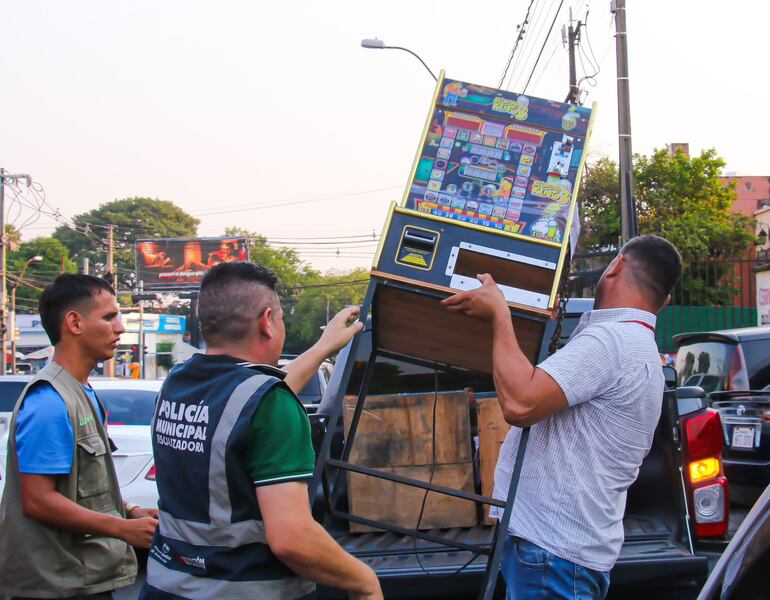 Las máquinas tragamonedas fueron llevadas a un corralón, y posteriormente serán destruídas.