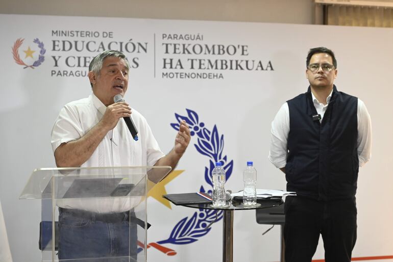 El ministro de Educación, Luis Ramírez y el viceministro de Educación Superior, Federico Mora.