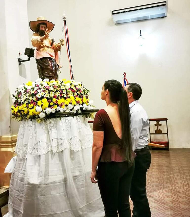 La familia devota del patrono Santo Tomás Apóstol, están invitada a participar del rezo del rosario y  de la santa misa.