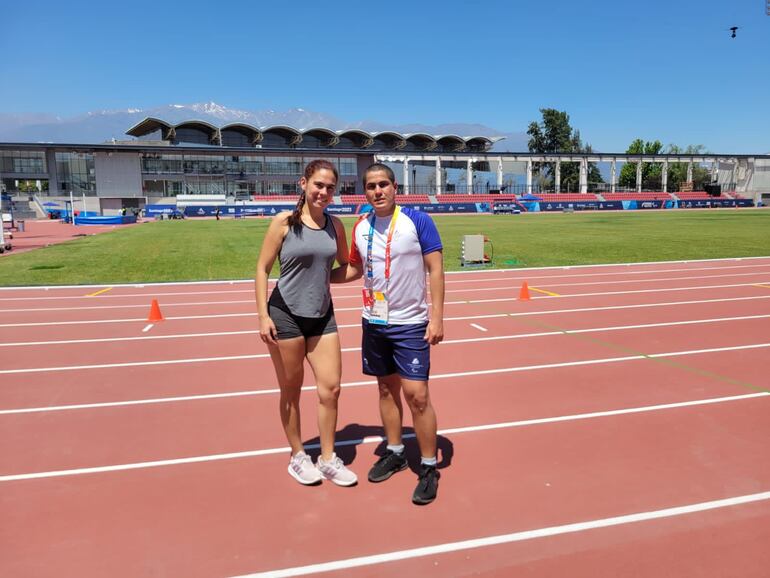 Melissa Tillner y Víctor Duarte Adorno preparados para la competencia esta tarde en Chile.