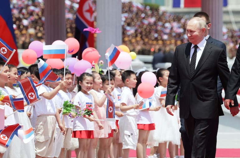 Ceremonia de bienvenida al presidente ruso Vladimir Putin en Corea del Norte. 