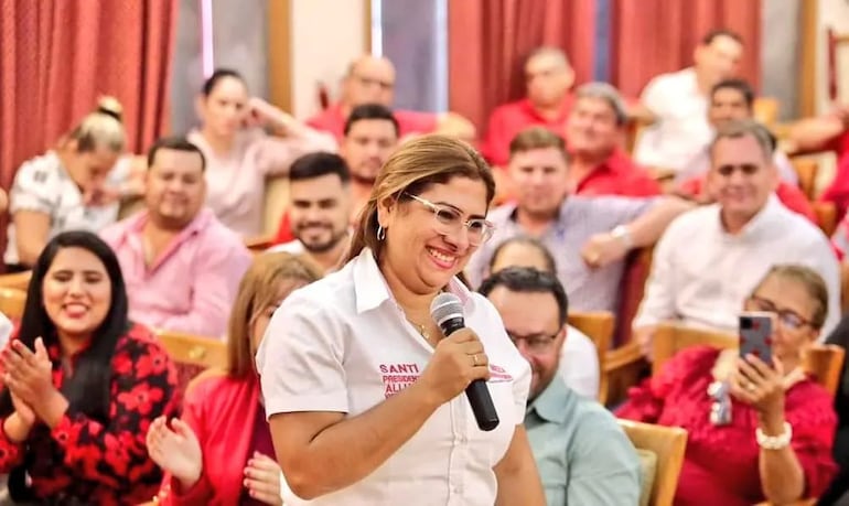 La candidata a la gobernación de Concepción, Liz Meza, asegura que su victoria se dio por 42 votos de diferencia con el candidato de la Concertación.