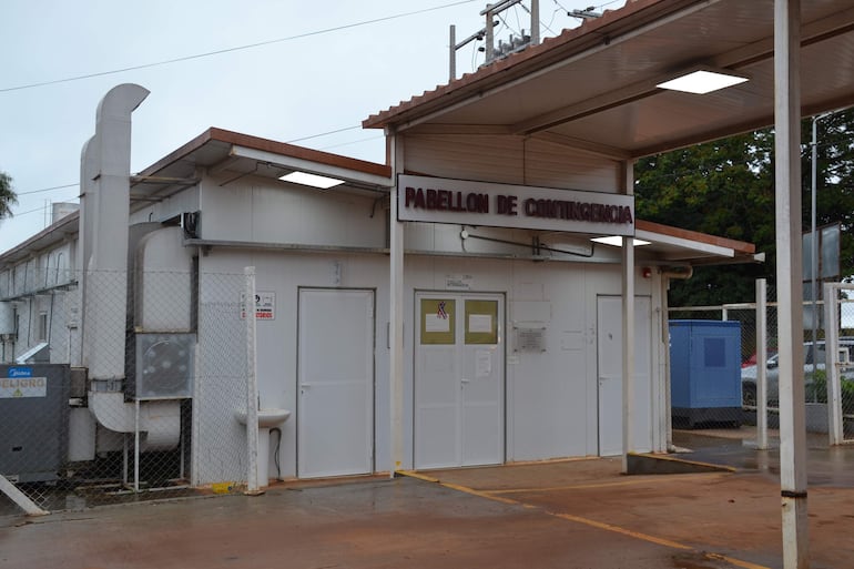 Pabellón de contingencia del Hospital regional de Caazapá, donde se encuentra instalada la Unidad de Terapia Intensiva (UTI).