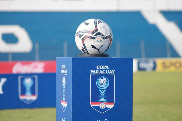 El balón de la Copa Paraguay 2023, el certamen nacional del fútbol paraguayo.