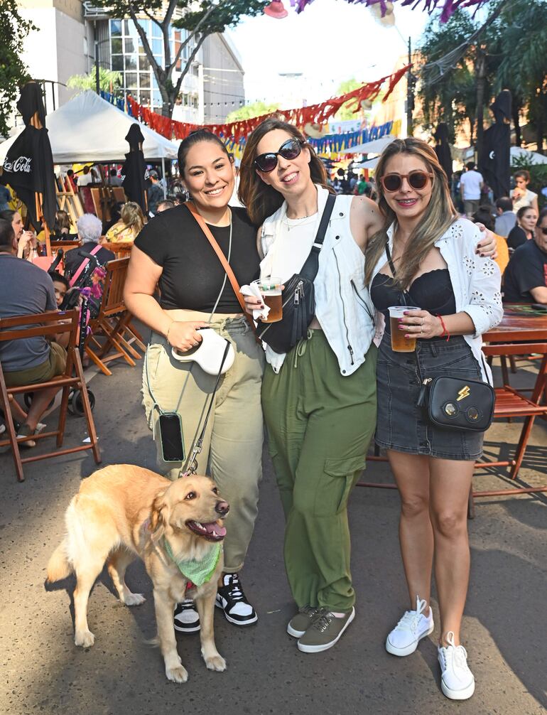 Valentina Retamozo, Ana Laura Ottaviano y Lidiana Palacios.