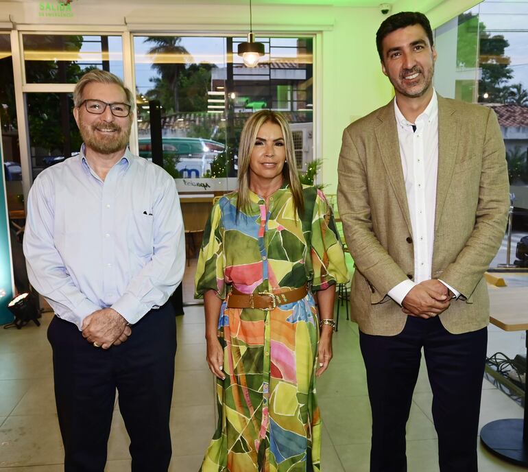 Miguel Carrizosa, María Mercedes de Zapag y José Brítez.