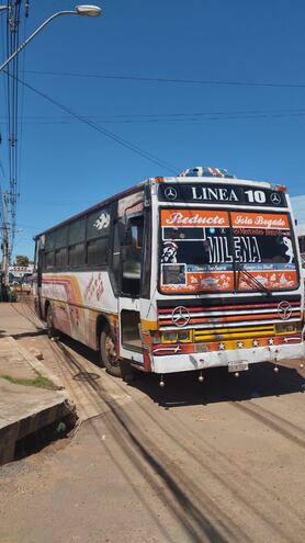 Una mujer se cayó de las escalera de descenso de un bus de la empresa de transporte Dr. Gabriel Pellón, Línea 10.