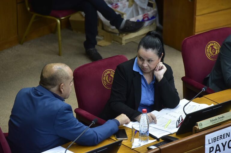 Basilio Núñez (ANR, HC) y la senadora Yolanda Paredes (Cruzada Nacional)