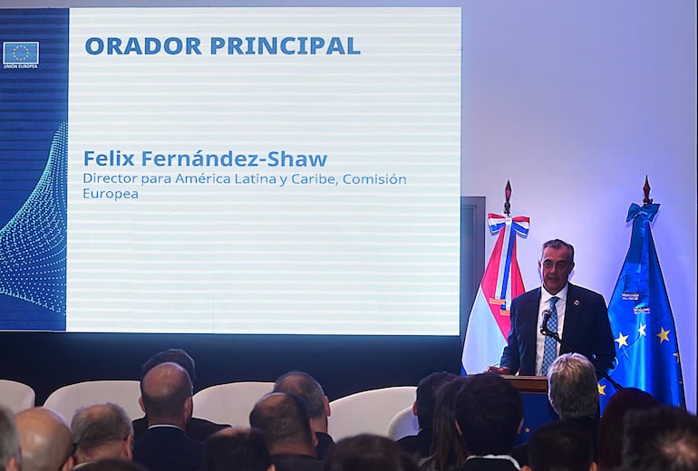 Félix Fernández Shaw, director para América Latina y Caribe, Comisión Europea durante el evento, “Impulsando Inversiones Global Gateway en Paraguay”