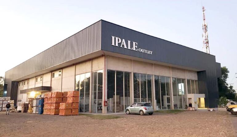 IPALE Outlet desde 2017 y sus depósitos de productos.