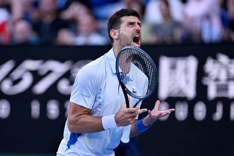 Novak Djokovic va por su título número 11 en Australia, pero primero está Sinner.
