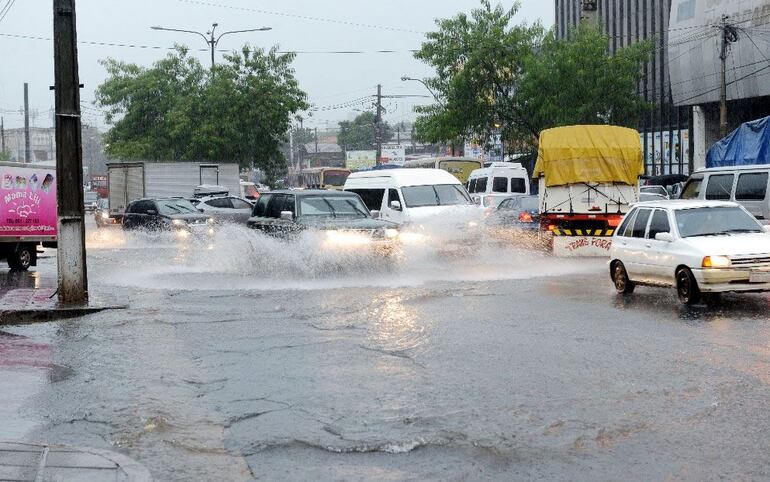 La ciudadanía tiene esperanzas en que, con esta considerable inversión, finalmente dejen de existir los peligrosos raudales que suelen formarse con cada lluvia en Eusebio Ayala y Boggiani.