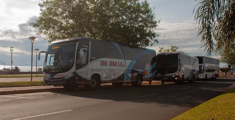 Cinco buses de estudiantes excursionistas al día eligen Encarnación este fin de año escolar.