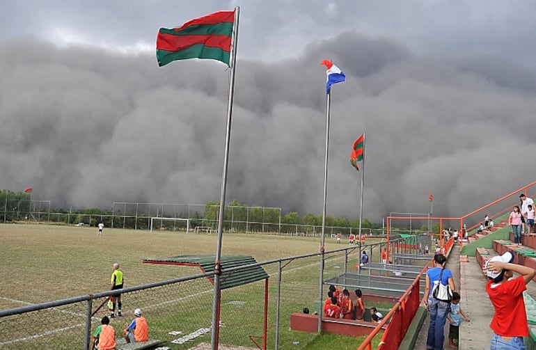 Lluvia negra registrada en el 2009 en Paraguay.